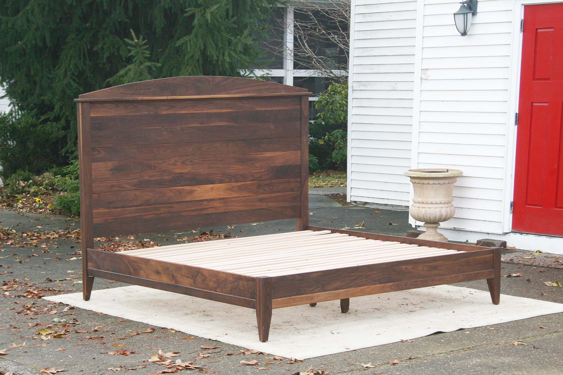 Platform bed with tall headboard nbrnv01