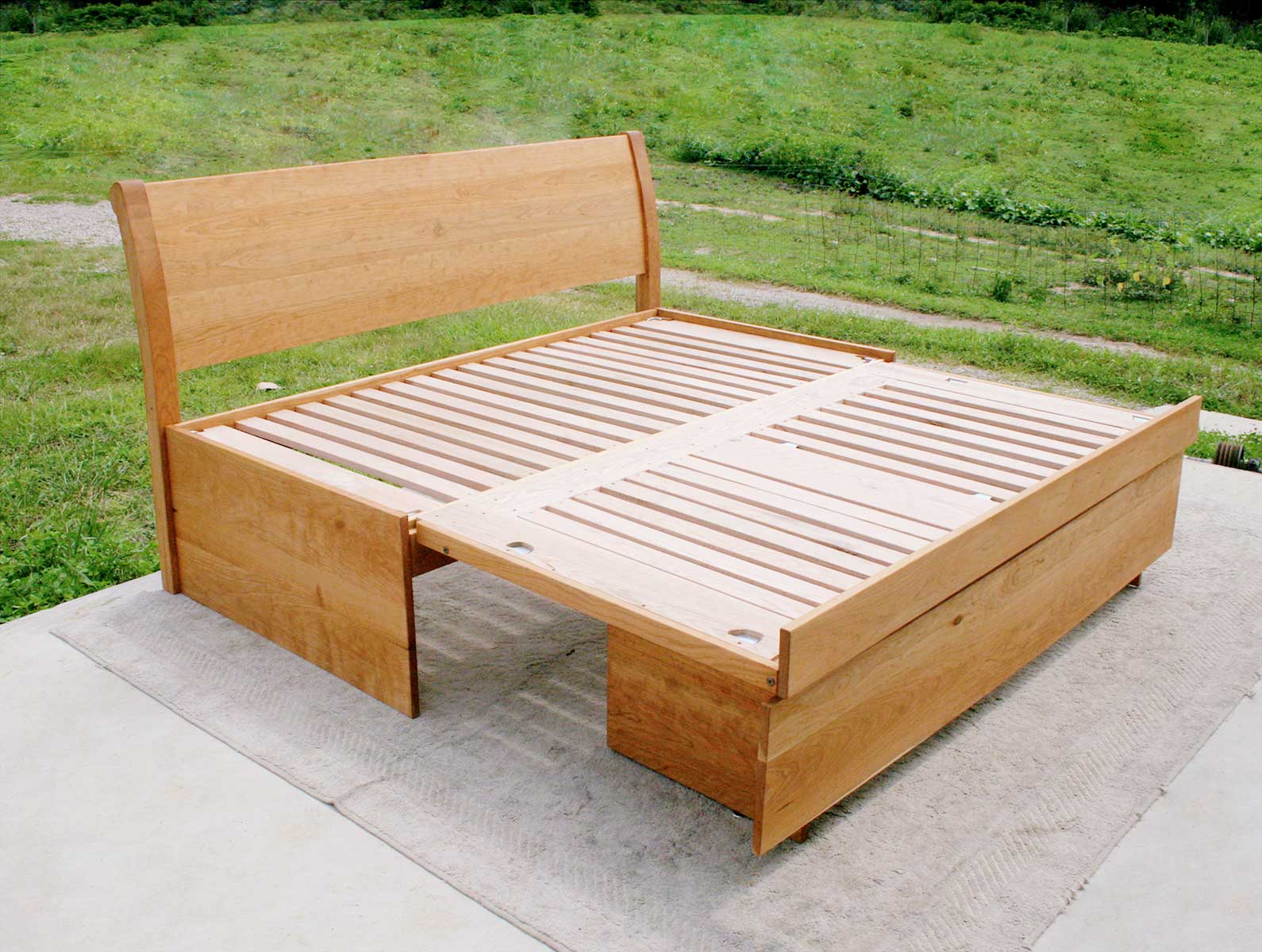 3-Function Trundle Bed with sleigh backboard NtRnS1s