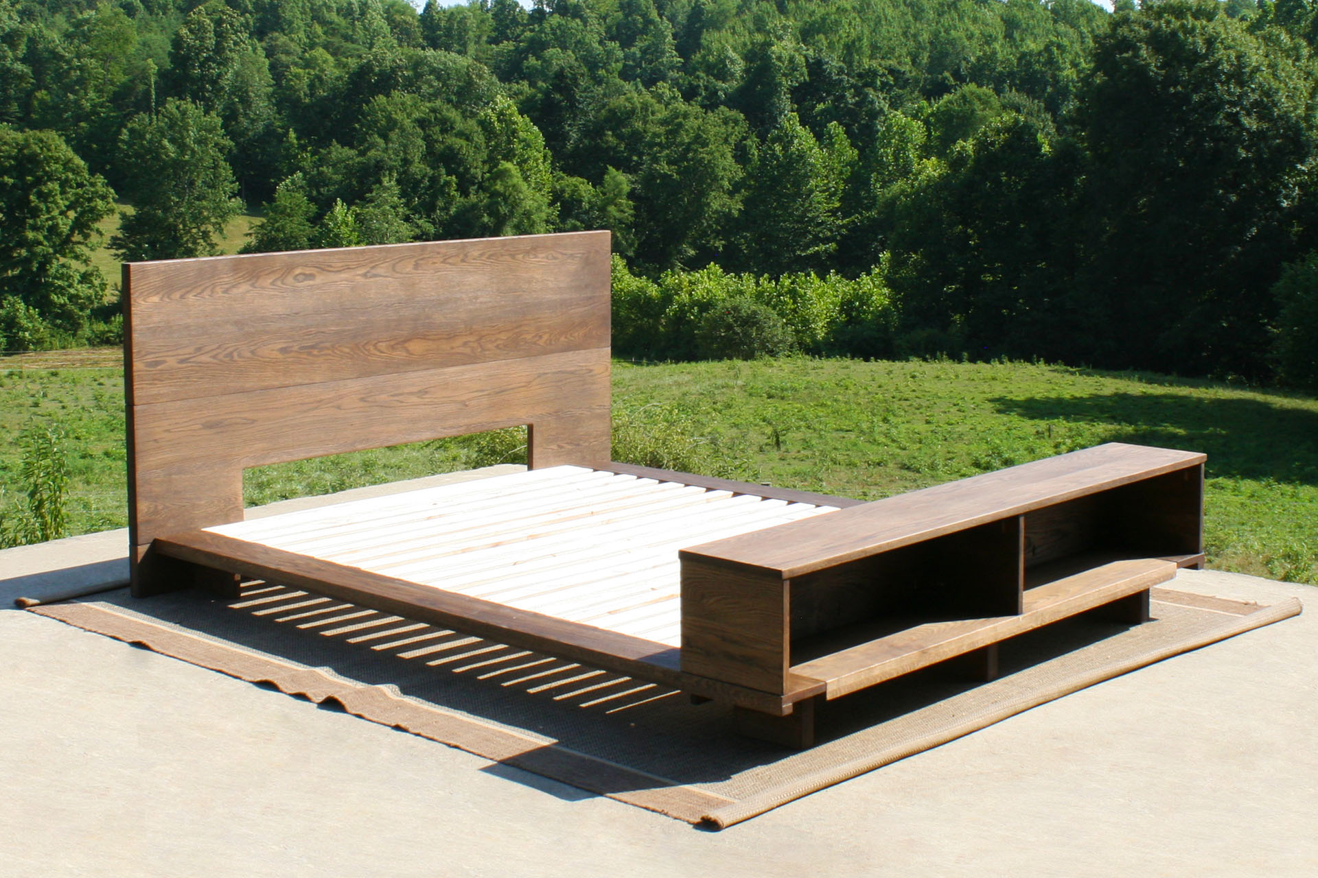 Low platform bed with bookcase foot-end NcRwV02