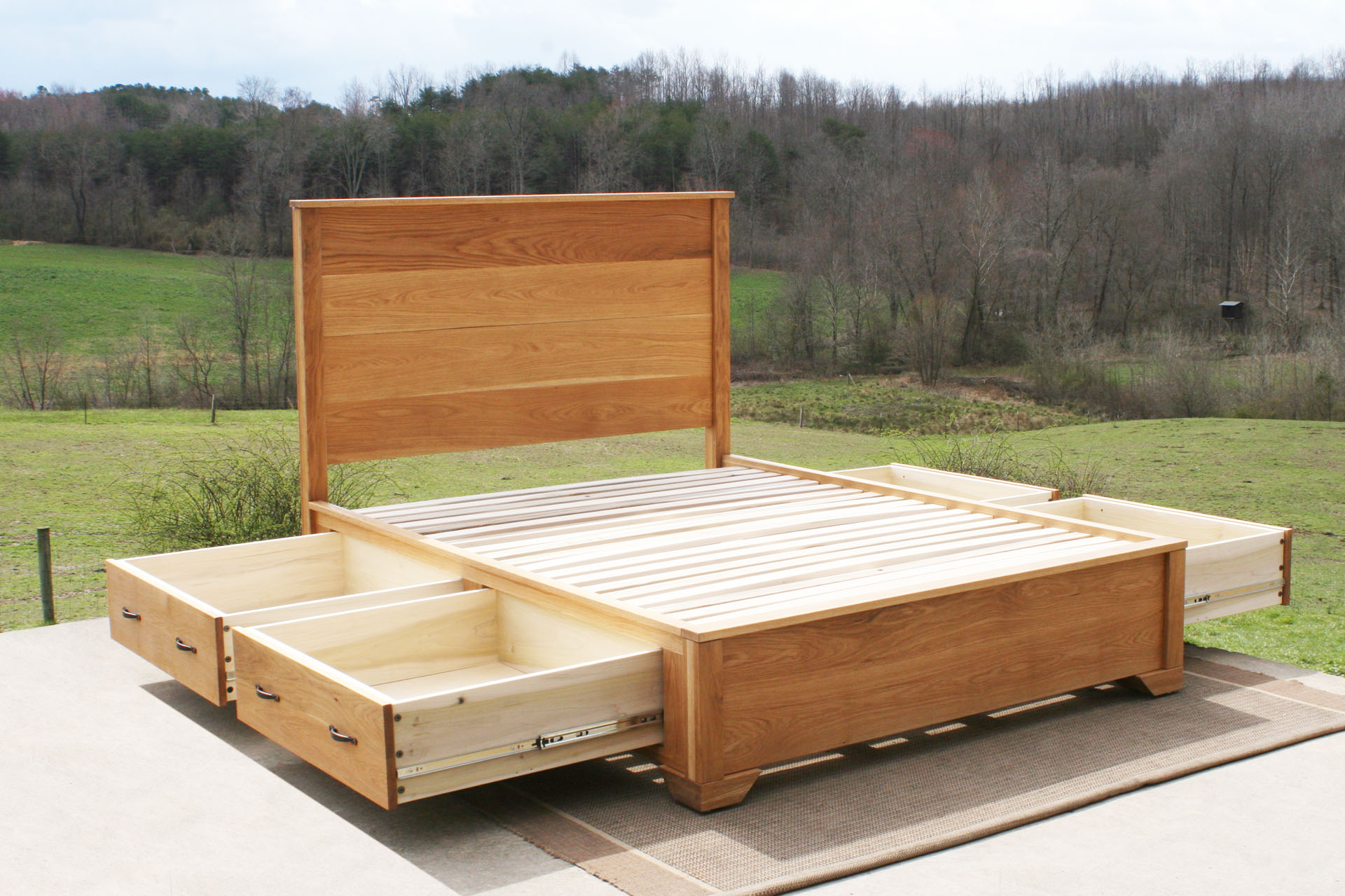 Storage Bed with 4 inset drawers and headboard NdRnV09