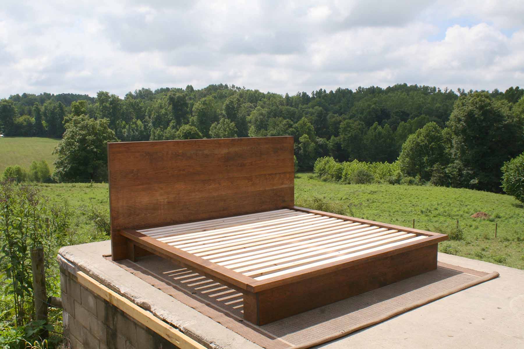 Low profile platform bed with wide headboard NcFwV03