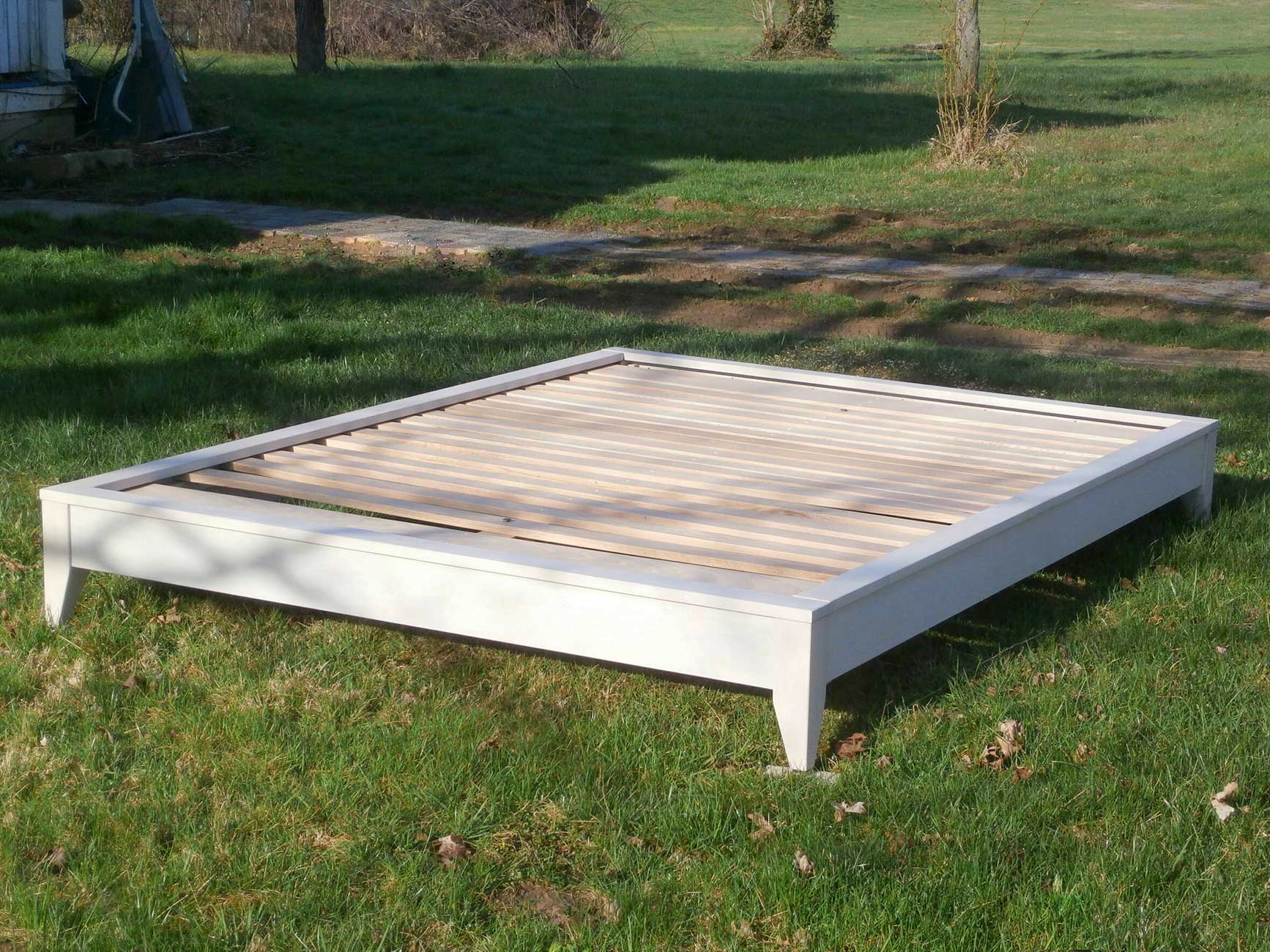 Low Platform Bed without headboard and short corner posts NbRsN01b