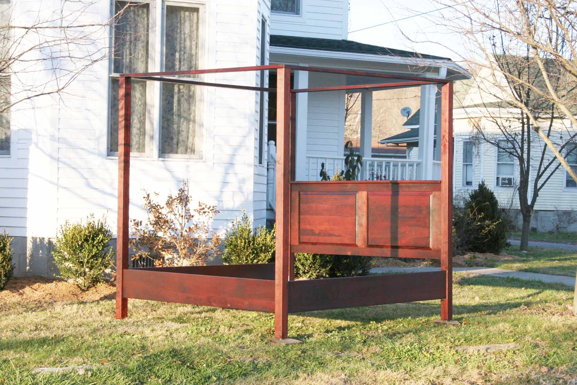 Canopy Bed with Straight Posts and Paneled Headboard cbrnp2
