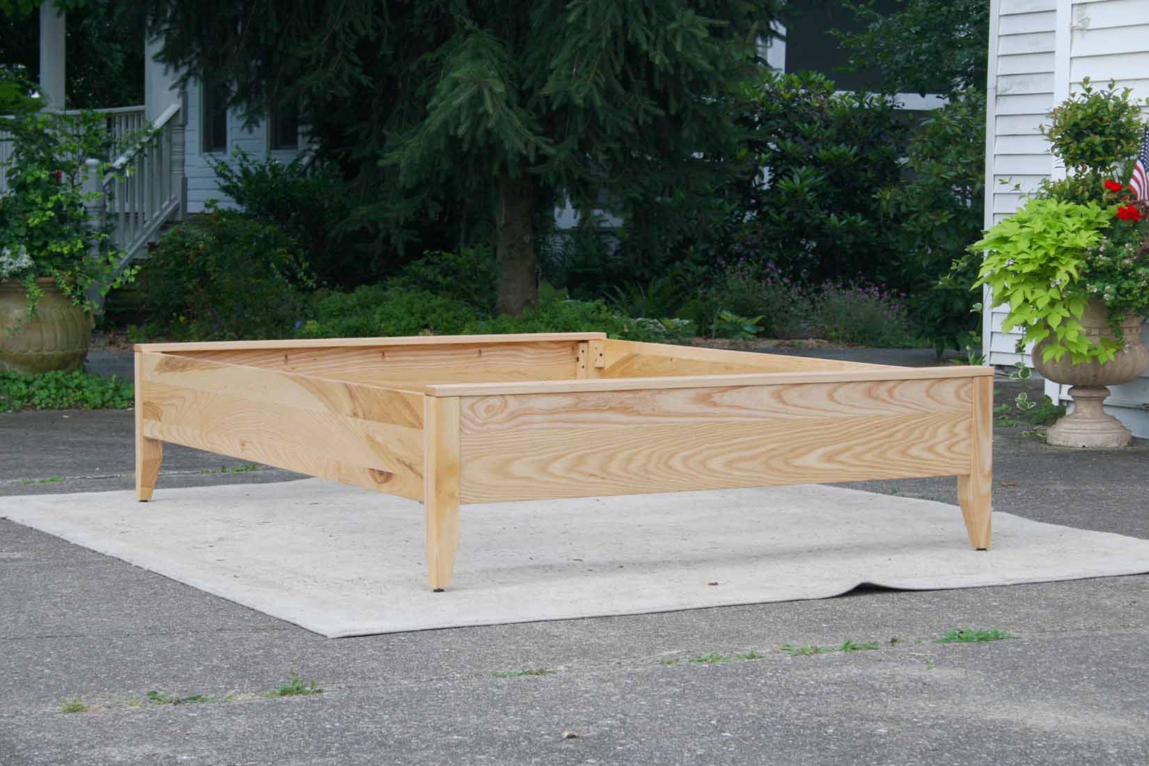 Low bed with box spring frame nbrnn02