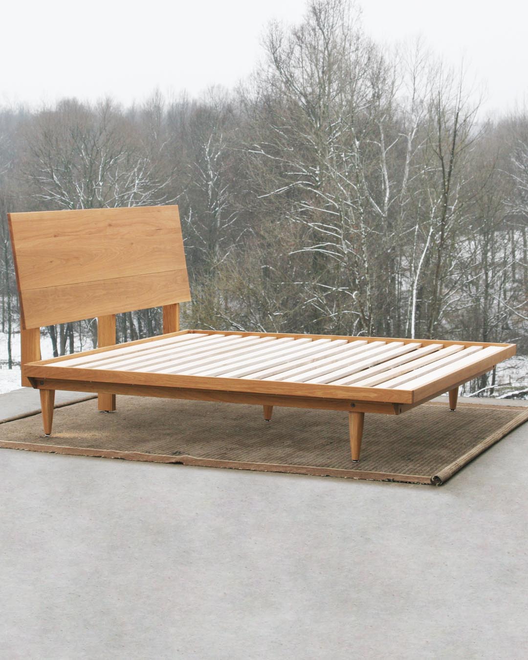 Mid Century Platform Bed with Slanted Headboard ncrns02