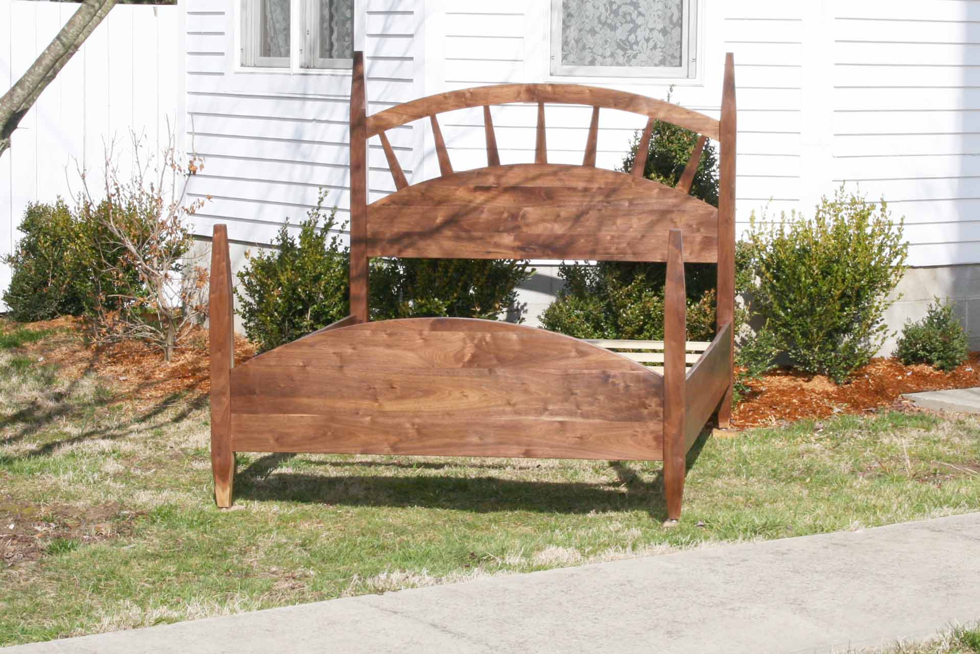 Sun Ray Bed with arched headboard ncrnv08