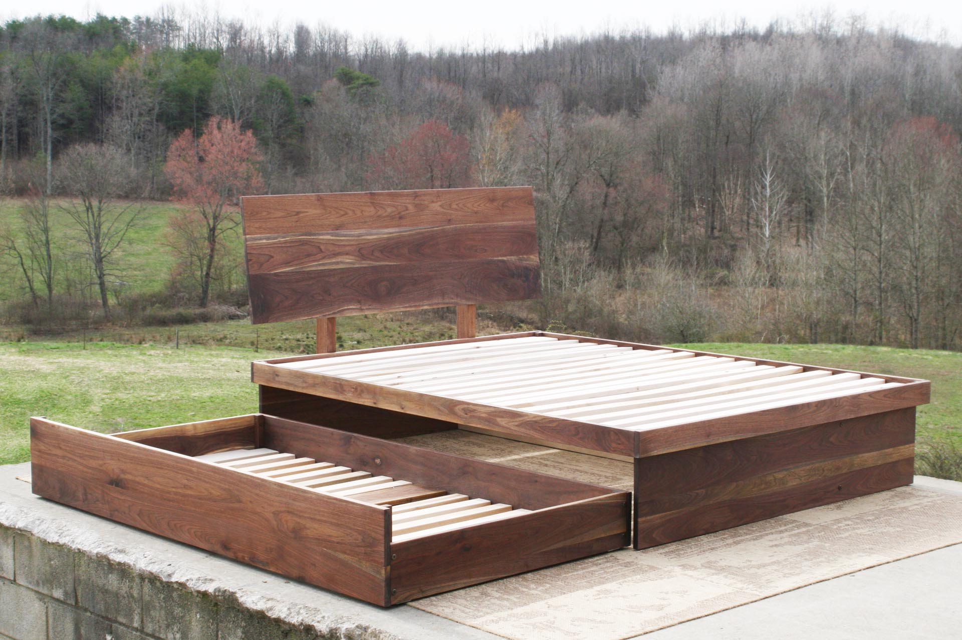 can adults sleep on trundle beds?
