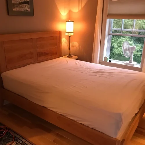 Click to view full screen Low profile platform bed with paneled headboard NcRnP02b photo review